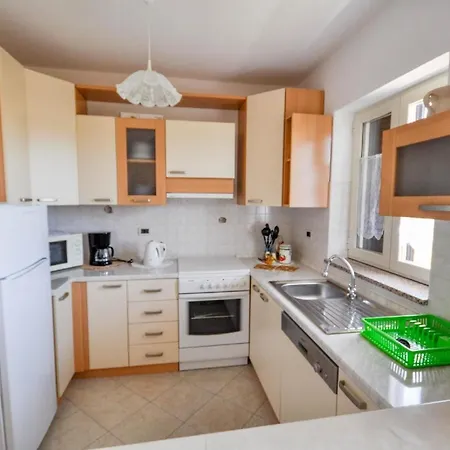 Apartment Grosse In Mit Garten Und Terrasse
