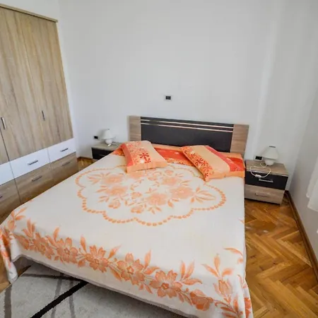 Grosse In Mit Garten Und Terrasse Apartment *